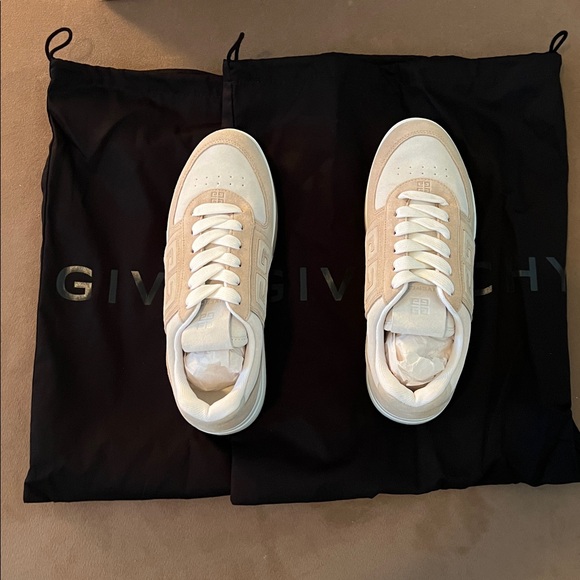 Givenchy G4 Mixed Leather Low-Top Sneakers- Brand New in Box - Picture 15 of 16